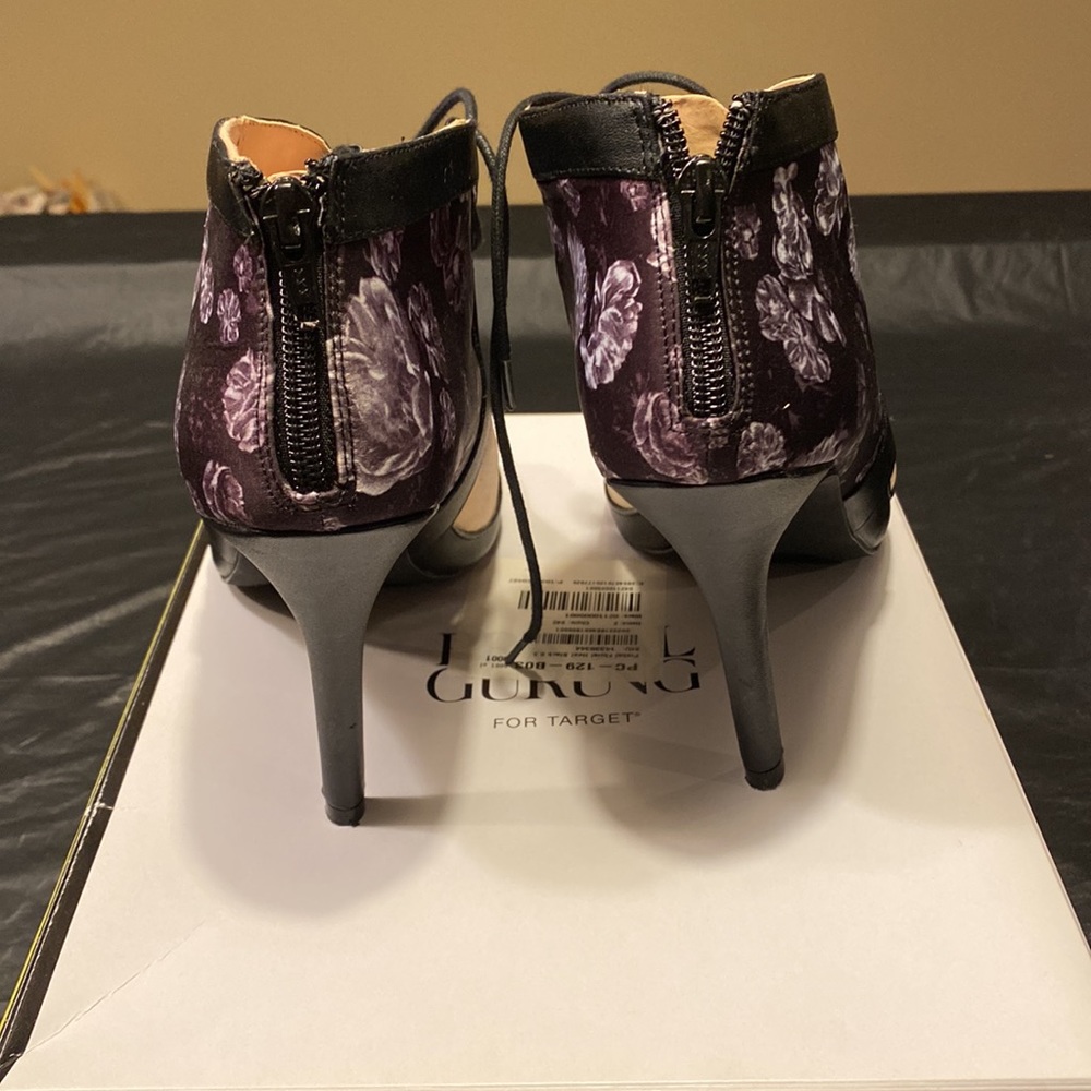 Shoes - Picture 3 of 4